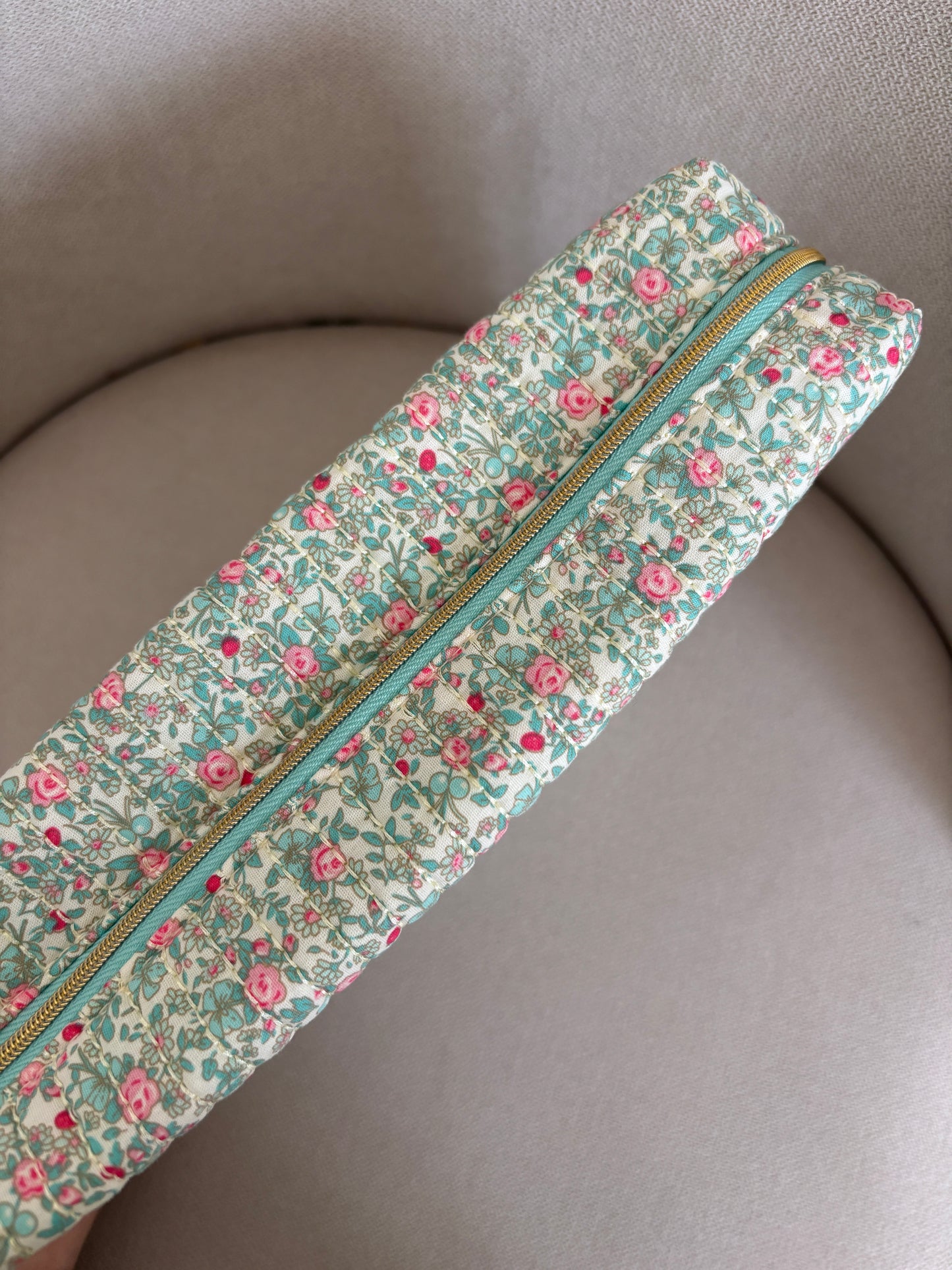 Groen etui met bloemenprint