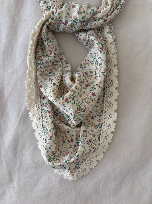 Sjaal met borduursel/Liberty-print