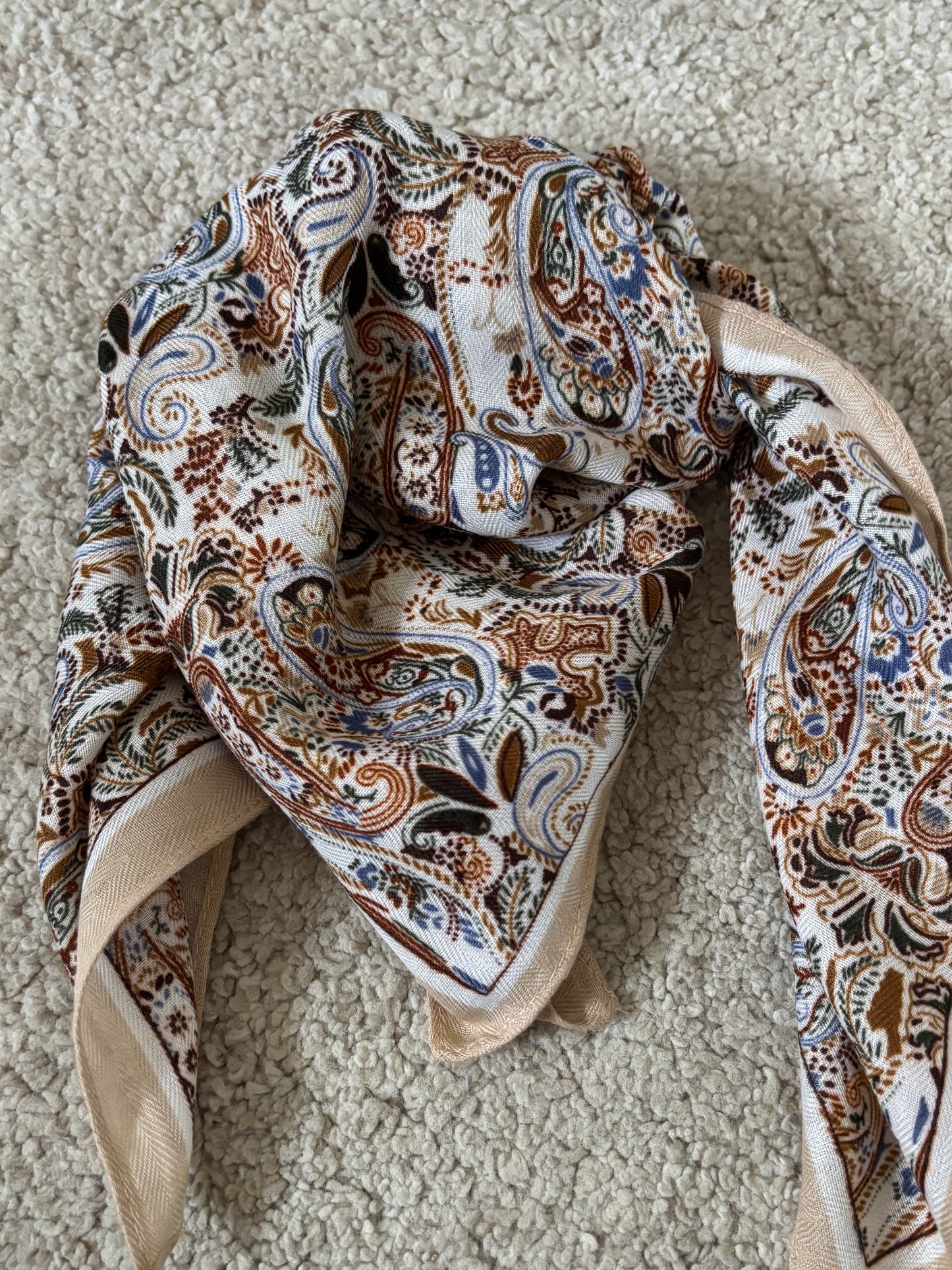 Beige/blue scarf