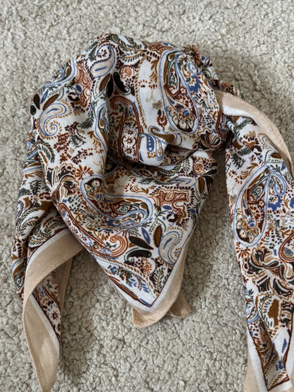 Beige/blue scarf