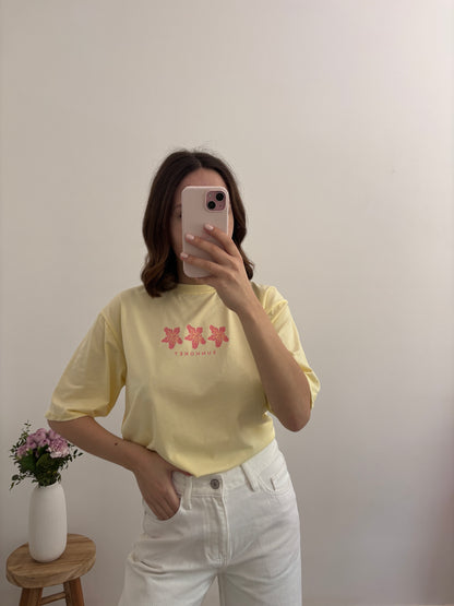Ona yellow T-shirt