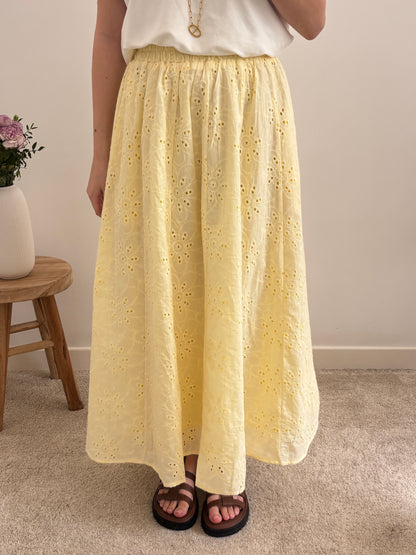 Jupe en broderie jaune