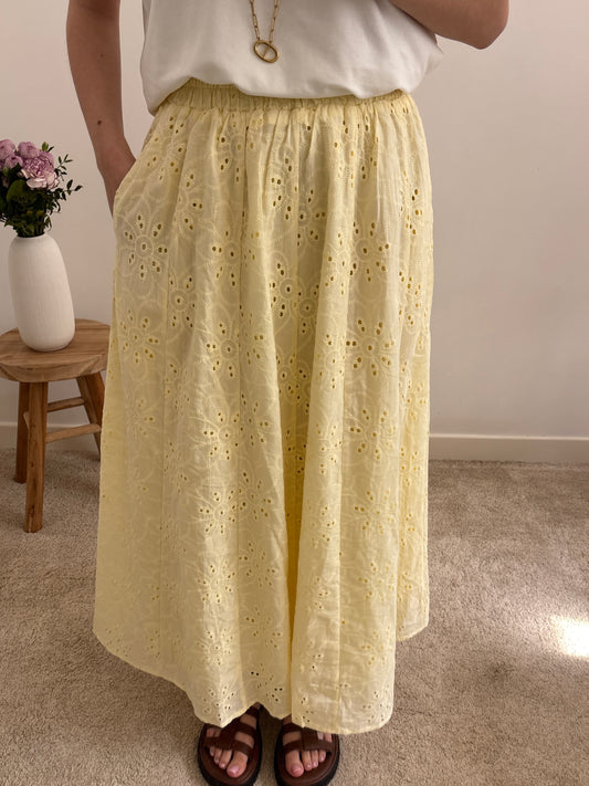 Jupe en broderie jaune