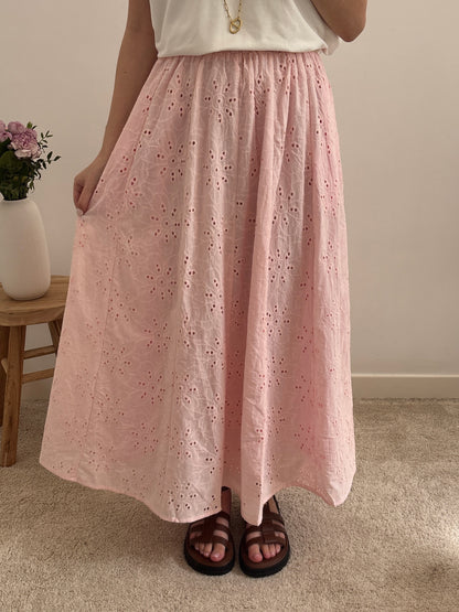 Jupe en broderie rose