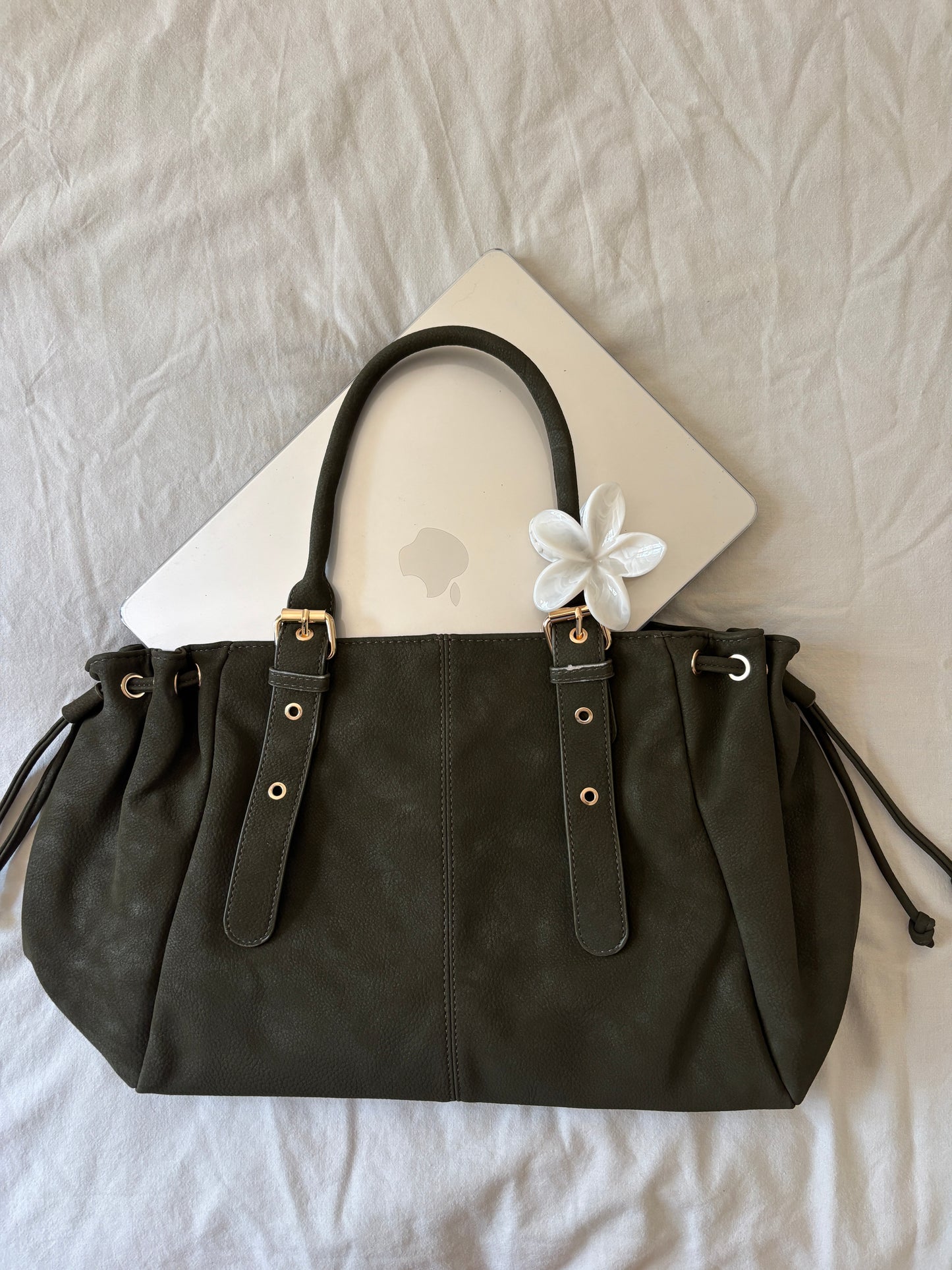 Nélia olive suede bag