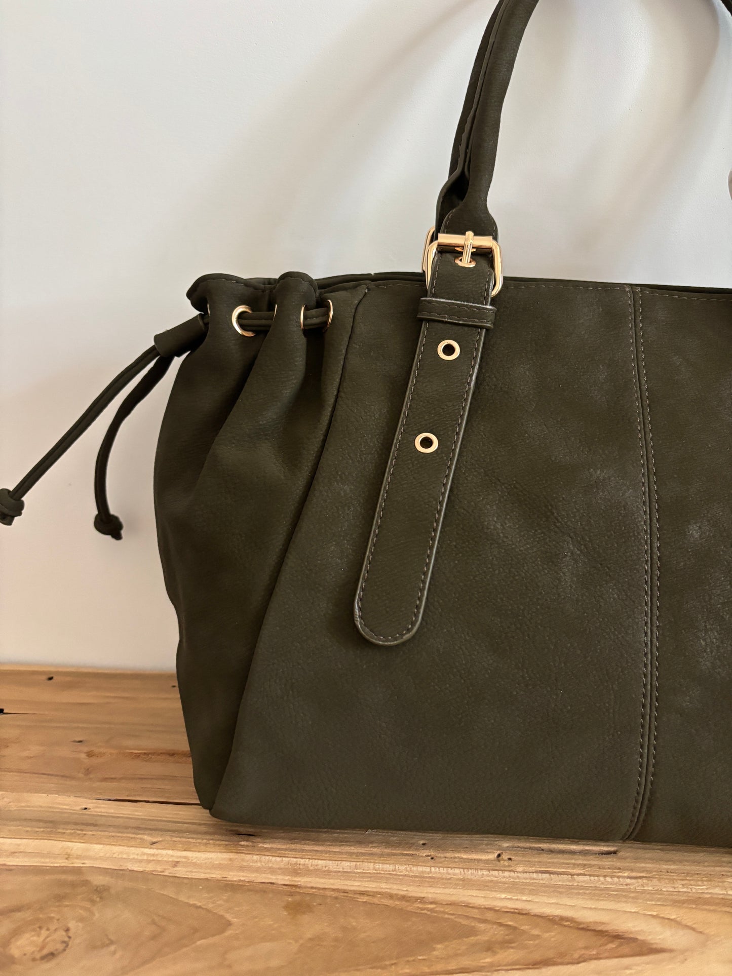 Nélia olive suede bag