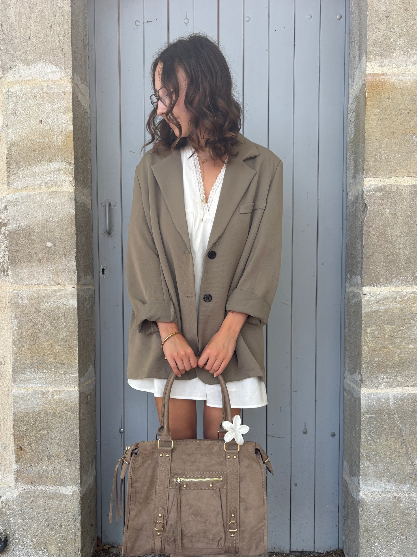Taupe blazer met asymmetrische achterkant