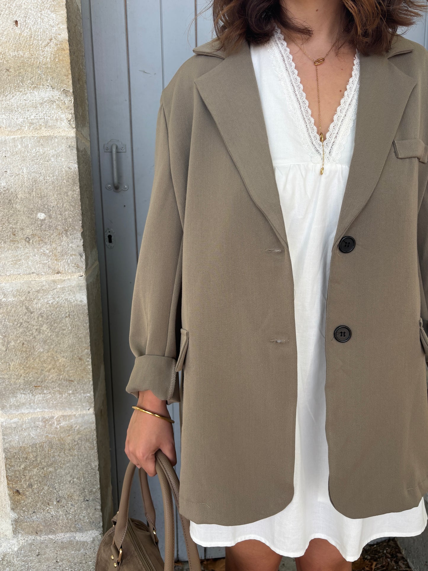 Taupe blazer met asymmetrische achterkant