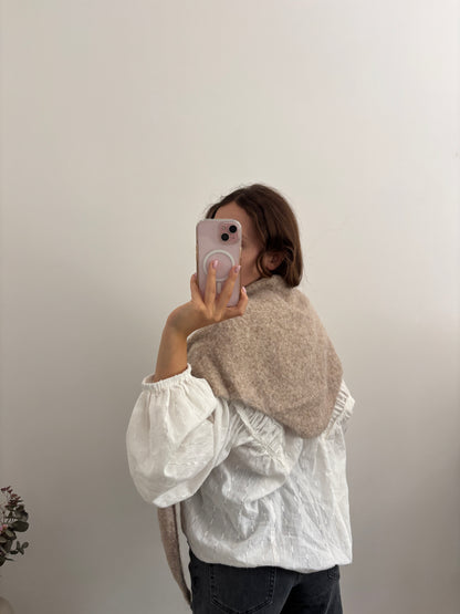 Foulard en laine taupe