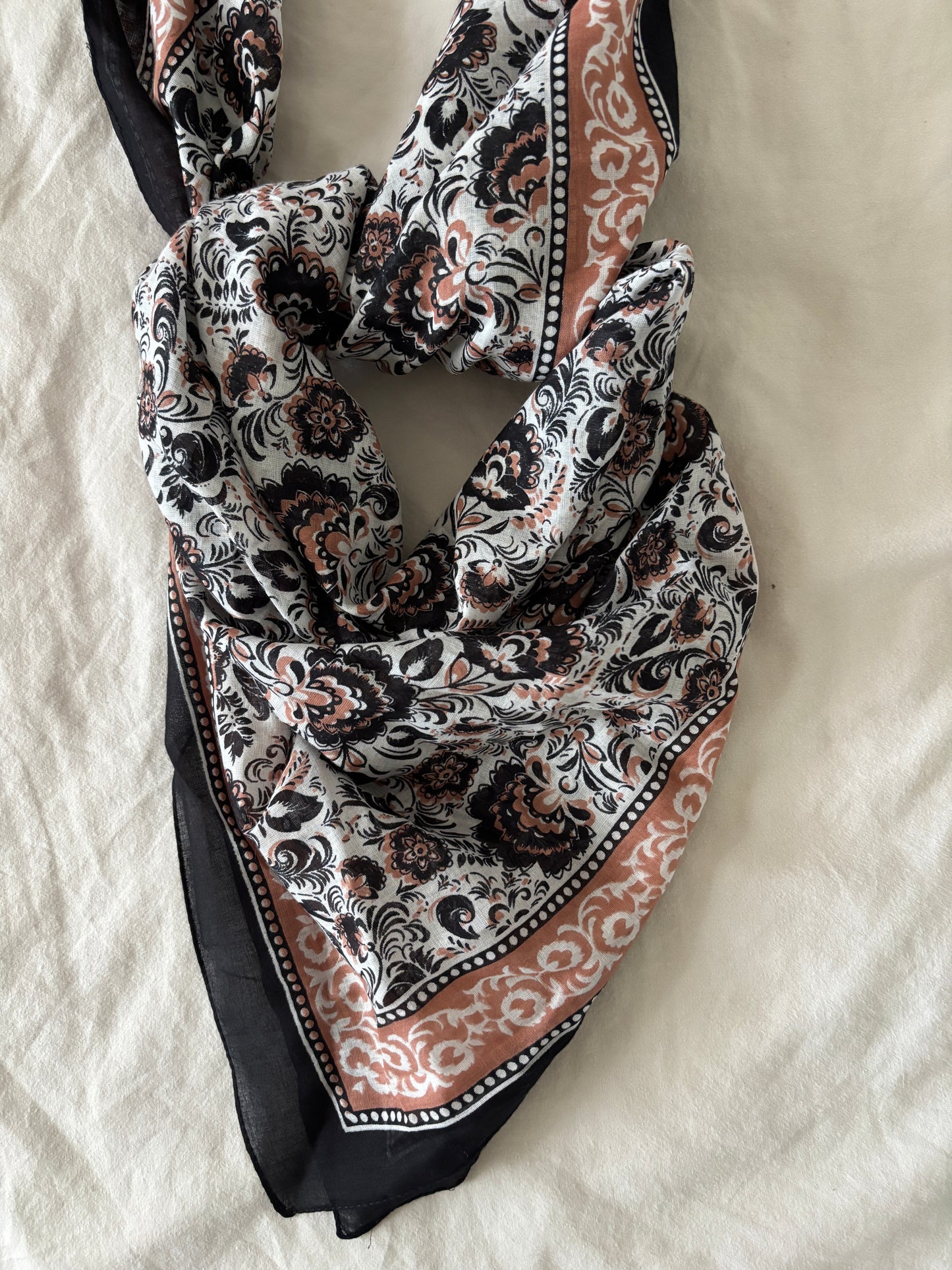 Black scarf 100x100cm