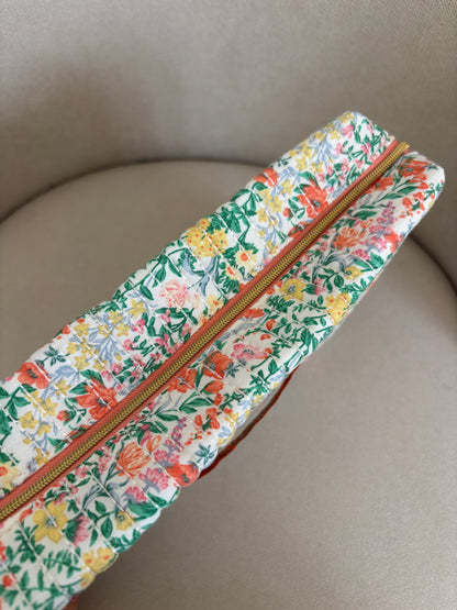 Oranje etui met bloemenprint