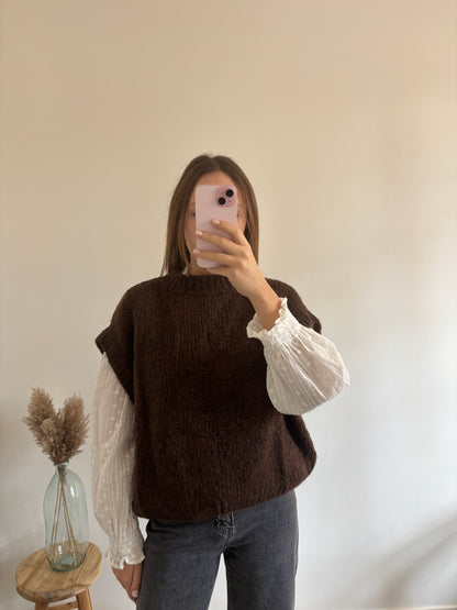 Clara brown sweater